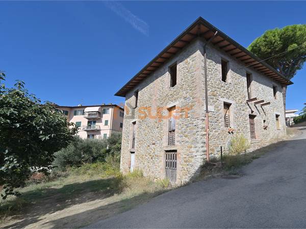 CASA SINGOLA CON DUE UNITA' ABITATIVE AD AGELLO