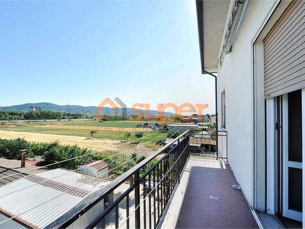 APPARTAMENTO CON 3 CAMERE AD ACQUAIOLA