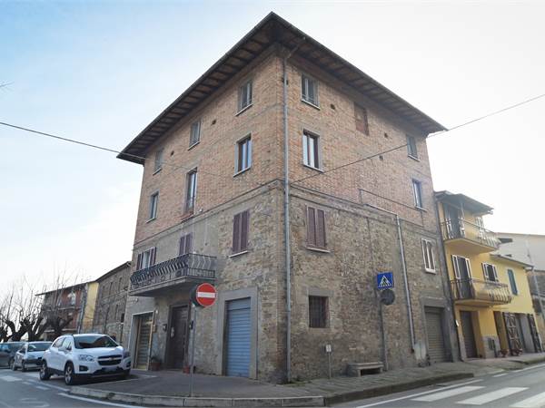 DUE APPARTAMENTI IN CENTRO A PIANELLO