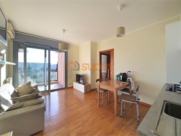 BELLISSIMO TRILOCALE IN ZONA SEMICENTRALE