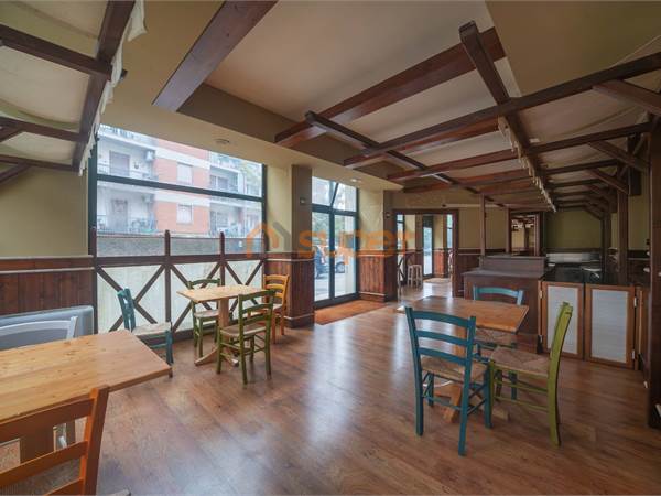 AMPIO LOCALE COMMERCIALE A SAN SISTO