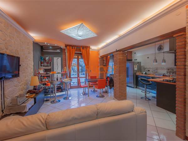 BELLISSIMO APPARTAMENTO RISTRUTTURATO A  SAN SISTO