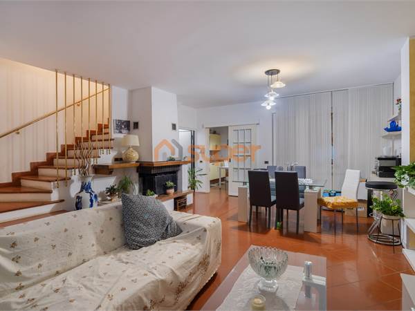 VILLA A SCHIERA A TOPPO FONTANELLE