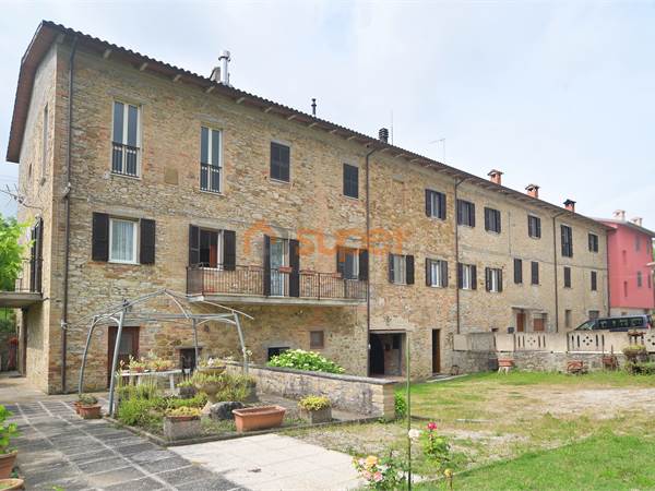 PORZIONE DI CASA A MAGIONE