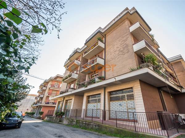 AMPIO QUADRILOCALE A PONTE SAN GIOVANNI