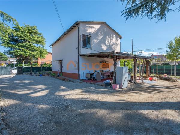 PORZIONE DI CASA IN VENDITA IN ZONA ELLERA 