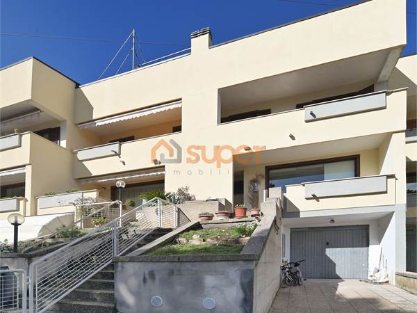 SPLENDIDA VILLETTA A SCHIERA SU PIU' LIVELLI
