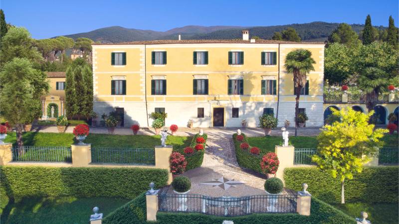 VILLA DI PRESTIGIO IN VENDITA A TREVI, UMBRIA 