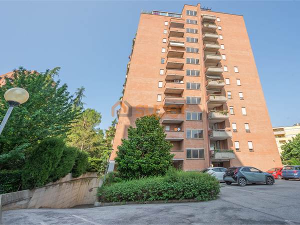 GARAGE IN ZONA CENTRALISSIMA A MADONNA ALTA