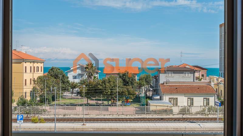 AMPIO BILOCALE CON VISTA MARE A MAROTTA, PESARO URBINO