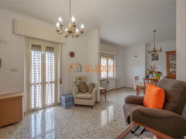 Trilocale ristrutturato in zona Case Bruciate – luminoso, comodo e pronto da abitare