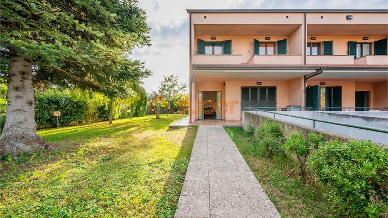 TRIFAMILIARE CAPOTESTA ZONA PILA