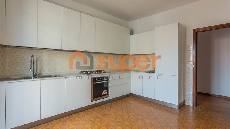 LUMINOSO TRILOCALE A FANO 