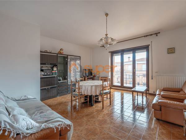 QUADRILOCALE A CAPANNE