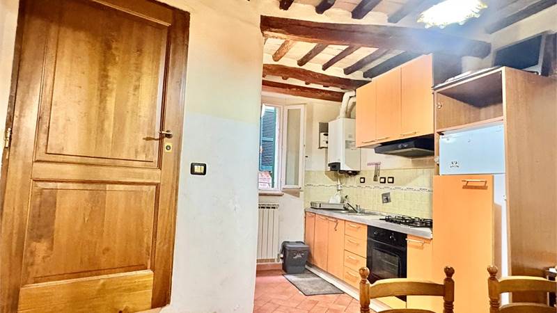 CENTRO STORICO, TRILOCALE CON POSTO AUTO COPERTO