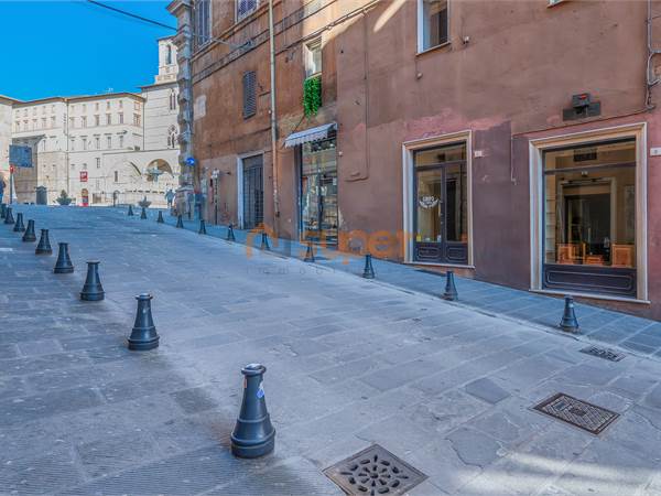 CENTRO STORICO - NEGOZIO COMMERCIALE