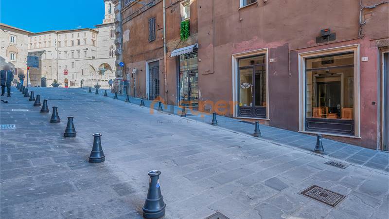 CENTRO STORICO - NEGOZIO COMMERCIALE