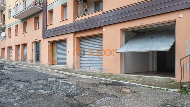 GARAGE DI AMPIA METRATURA