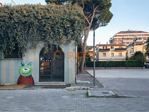 Negozio in affitto a Bastia Umbra
