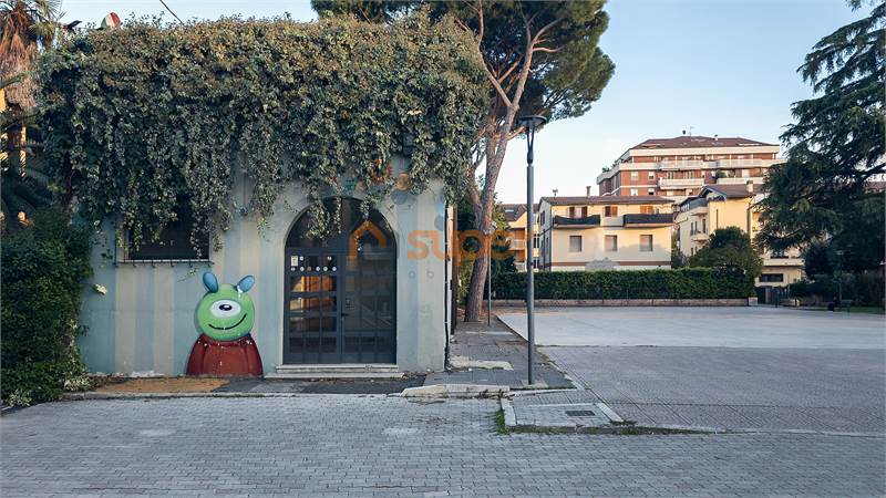 Negozio in affitto a Bastia Umbra