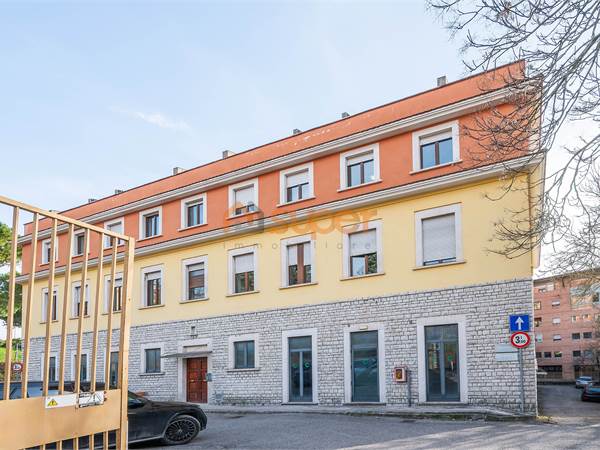 UFFICIO CON POSSIBILITA' DI CAMBIO DI USO