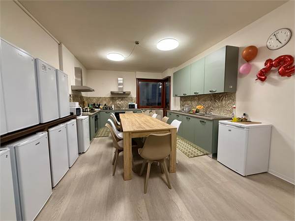 STUDENTATO 9 CAMERE  A REDDITO