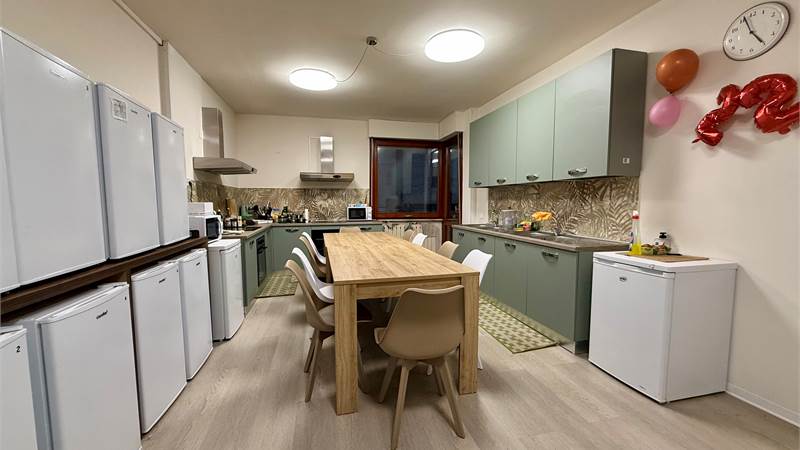 STUDENTATO 9 CAMERE  A REDDITO