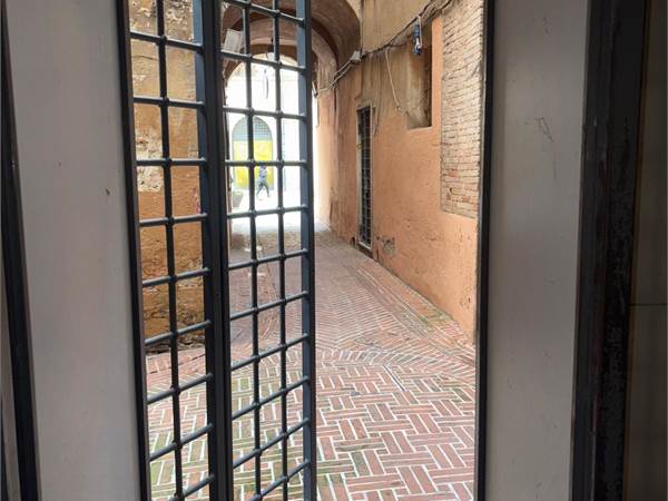AFFITTO CORSO VANNUCCI - LOCALE COMMERCIALE 