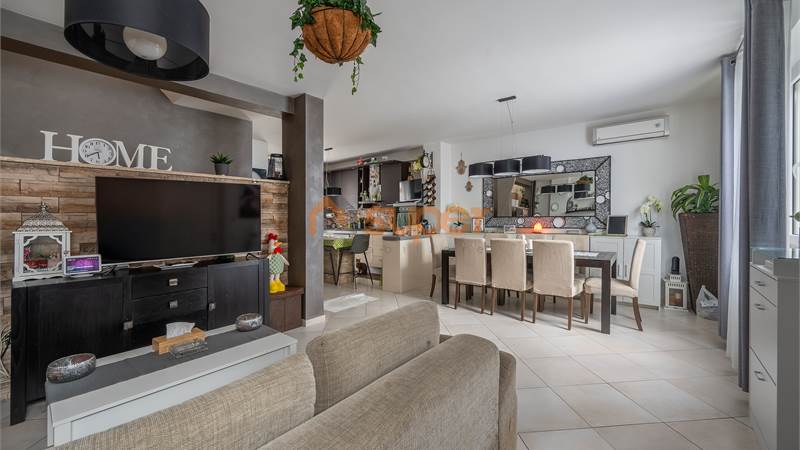 Cielo-terra ristrutturato con giardino privato – pronto da abitare