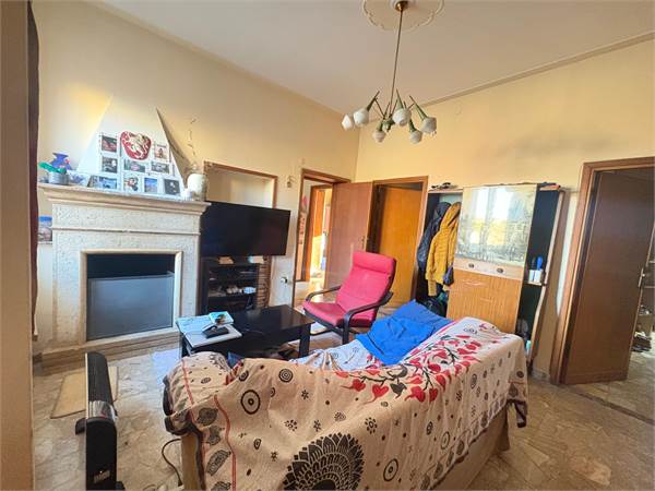 QUADRILOCALE IN VIA DELLA COMETA 