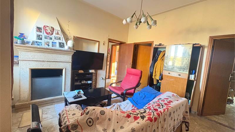 QUADRILOCALE IN VIA DELLA COMETA 