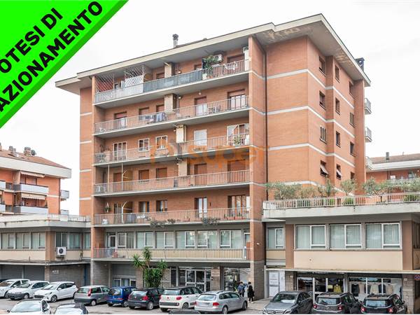 UFFICIO DI AMPIA METRATURA  RISTRUTTURATO FRAZIONATO
