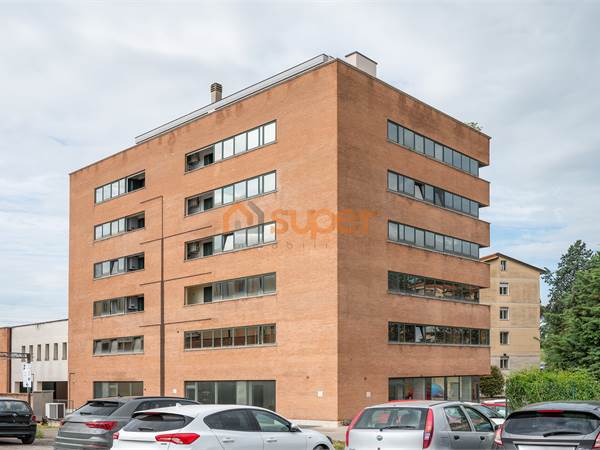 AMPIO QUADRILOCALE A  MONTEBELLO