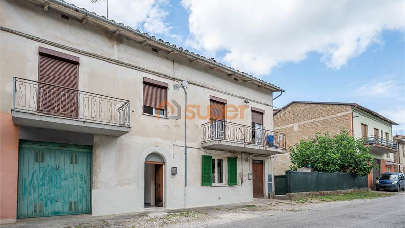 BILOCALE A MAGIONE