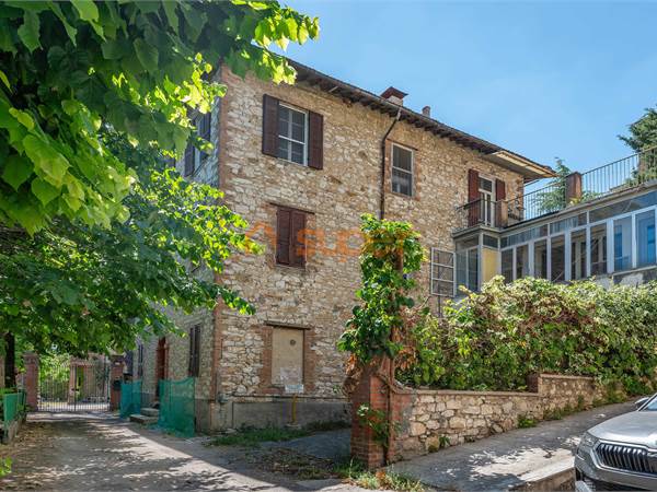 VILLA PLURIFAMILIARE DA RISTRUTTURARE 