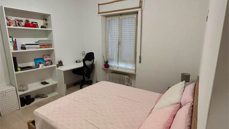 CAMERA IN AFFITO AD ELCE - PER STUDENTESSA 