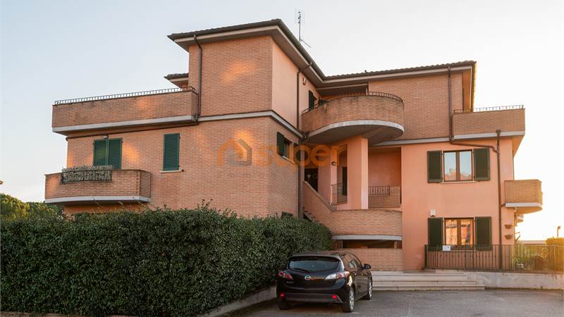ATTICO CON TRE CAMERE A DERUTA