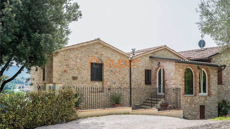 VILLA BIFAMILIARE IN PIETRA A MANTIGNANA