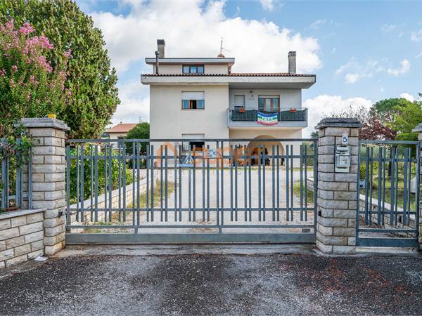 CASA SINGOLA CON TERRENO EDIFICAILE