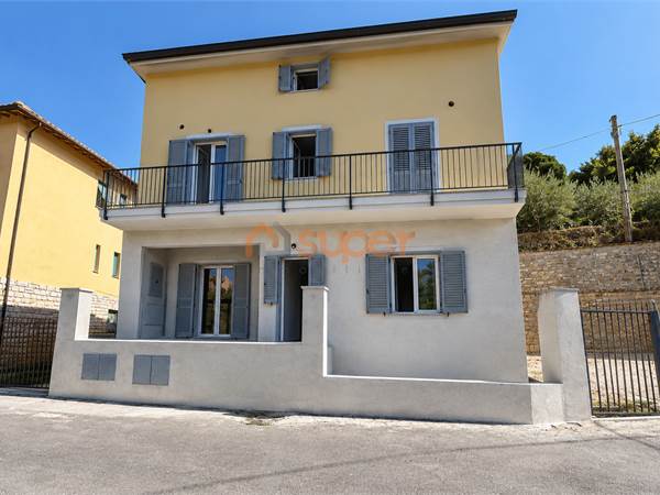 BILOCALE AL PIANO TERRA AD ELCE 