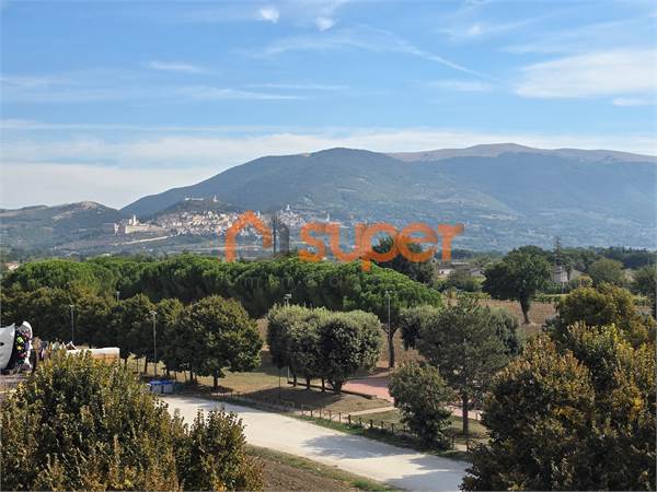 ATTICO SU DUE LIVELLI CON VISTA PANORAMICA SU ASSISI
