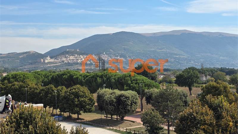 ATTICO SU DUE LIVELLI CON VISTA PANORAMICA SU ASSISI