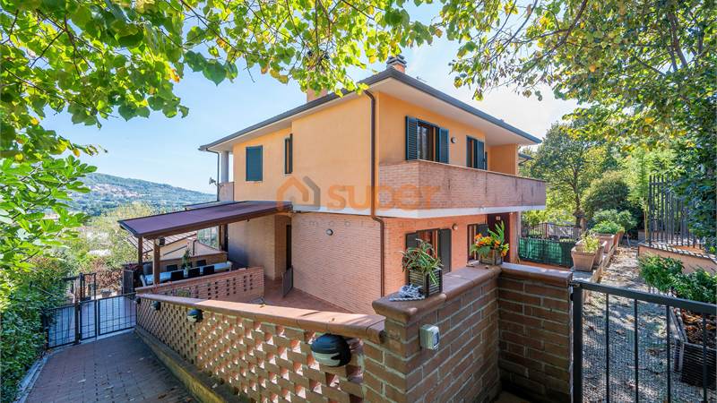 VILLA BIFAMILIARE A SAN MARIANO